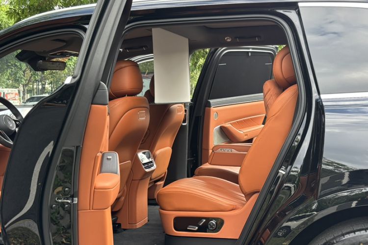 Used Hima AITO M8 2025 Extended-Range Max+ Version 53.4 kWh 6-Seater Edition Interior 5