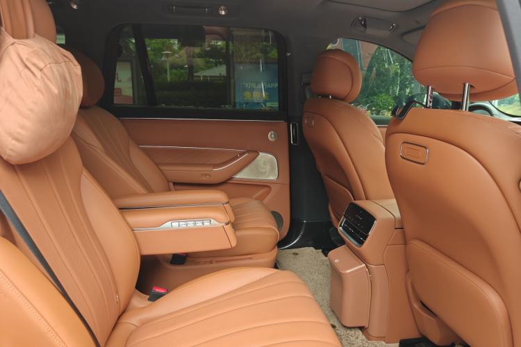 Used Hima AITO M8 2025 Extended-Range Max+ Version 53.4 kWh 6-Seater Edition Interior 5