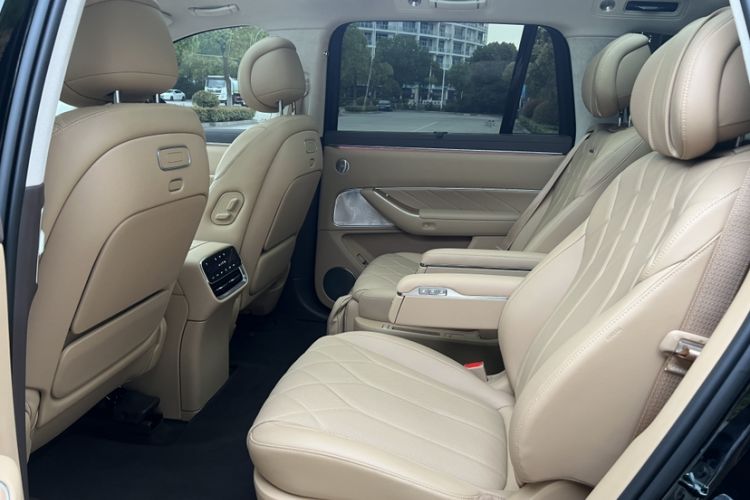 Used Hima AITO M8 2025 Extended-Range Ultra Version 53.4 kWh 6-Seater Edition Interior 5