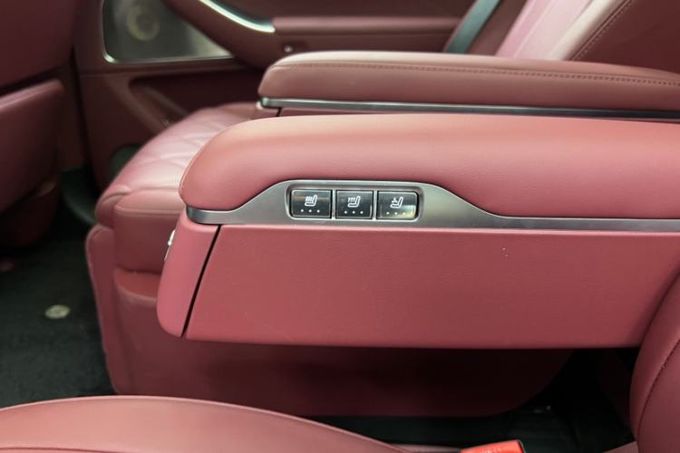 Used Hima AITO M8 2025 Extended-Range Max+ Version 53.4 kWh 6-Seater Edition Interior 5