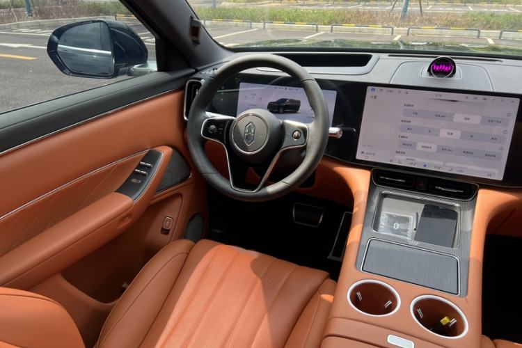 Used Hima AITO M8 2025 Extended-Range Max+ Version 53.4 kWh 5-Seater Edition Interior 6