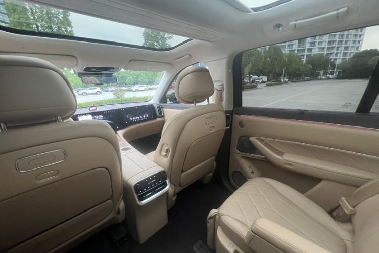Used Hima AITO M8 2025 Extended-Range Ultra Version 53.4 kWh 6-Seater Edition Interior 6