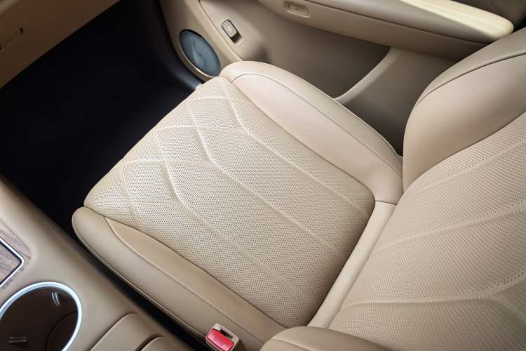 Used Hima AITO M8 2025 Extended-Range Max+ Version 53.4 kWh 5-Seater Edition Interior 6