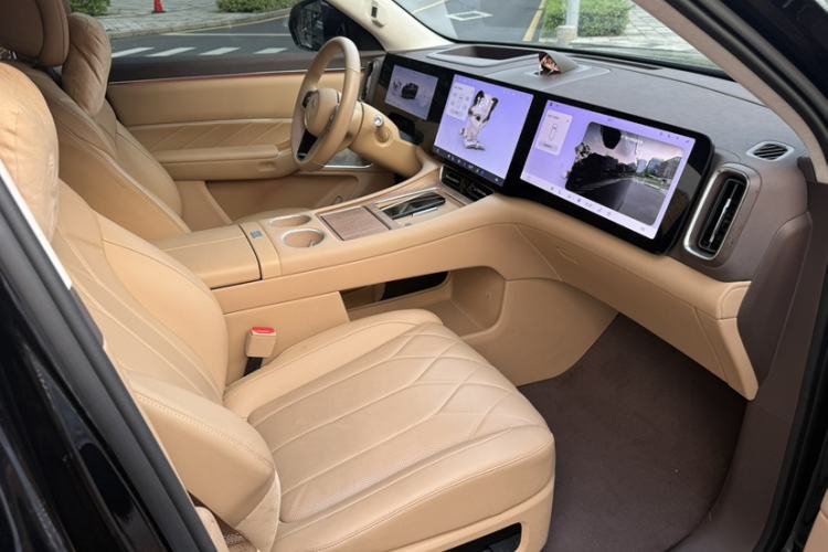 Used Hima AITO M8 2025 Extended-Range Ultra Version 53.4 kWh 6-Seater Edition Interior 7