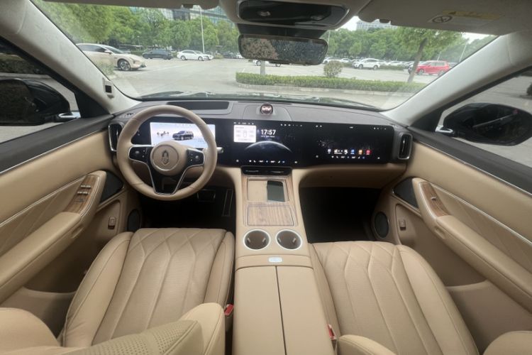 Used Hima AITO M8 2025 Extended-Range Ultra Version 53.4 kWh 6-Seater Edition Interior 7