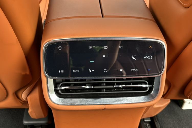 Used Hima AITO M8 2025 Extended-Range Max+ Version 53.4 kWh 6-Seater Edition Interior 8