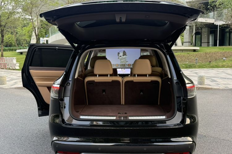Used Hima AITO M8 2025 Extended-Range Ultra Version 53.4 kWh 6-Seater Edition Interior 8