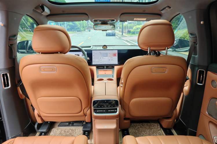 Used Hima AITO M8 2025 Extended-Range Max+ Version 53.4 kWh 6-Seater Edition Interior 8