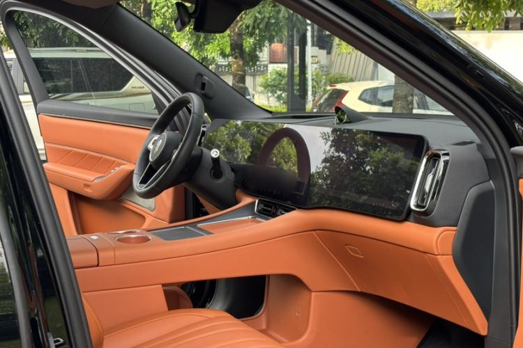 Used Hima AITO M8 2025 Extended-Range Max+ Version 53.4 kWh 6-Seater Edition Interior 9