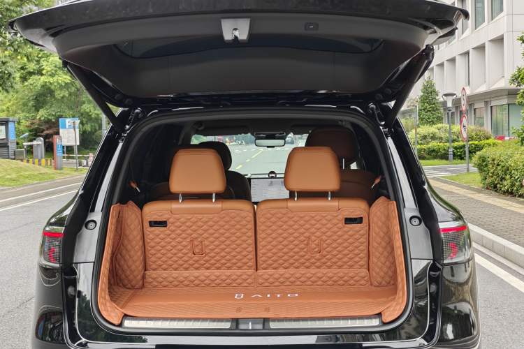 Used Hima AITO M8 2025 Extended-Range Max+ Version 53.4 kWh 6-Seater Edition Interior 9