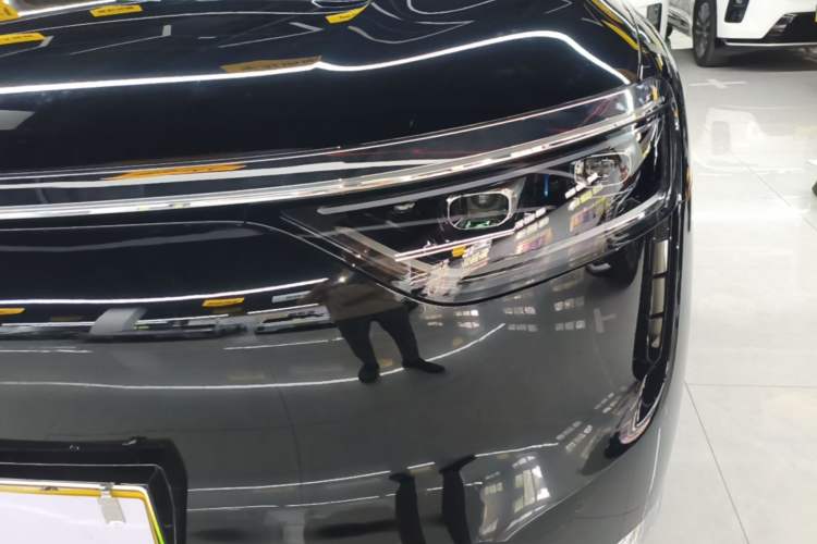Used Hima AITO M8 2025 Model Pure Electric Ultra Six-Seat Four-Wheel-Drive Version Left Front Headlight