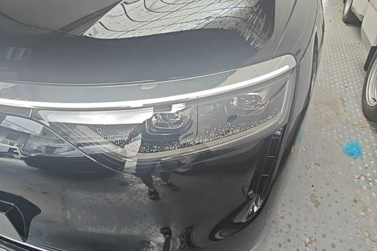 Used Hima AITO M8 2025 Model Range-Extended Max Version 53.4kWh Six-Seater (896-line LiDAR) Left Front Headlight