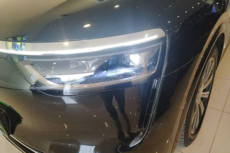 Used Hima AITO M8 2025 Extended-Range Ultra Version 53.4 kWh 6-Seater Edition Left Front Headlight