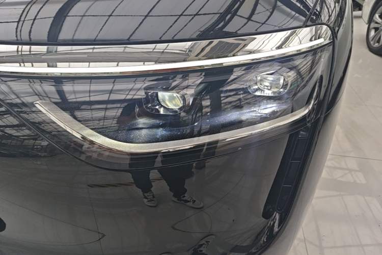 Used Hima AITO M8 2025 Extended-Range Max+ Version 53.4 kWh 5-Seater Edition Left Front Headlight
