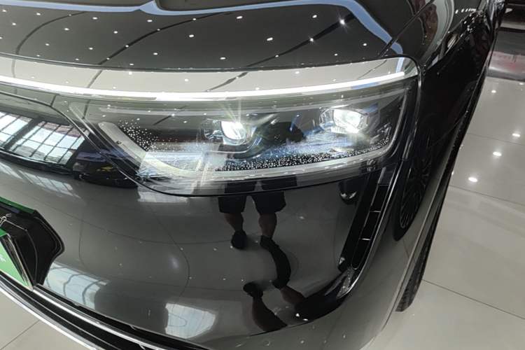 Used Hima AITO M8 2025 Extended-Range Max Version 37 kWh 6-Seater Left Front Headlight
