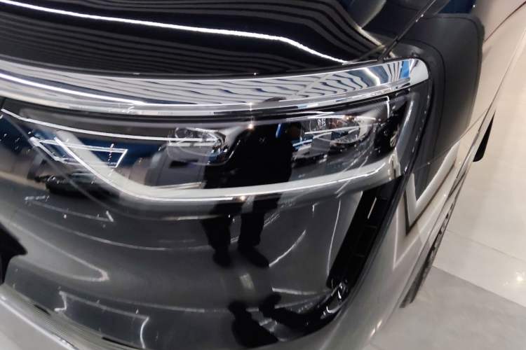 Used Hima AITO M8 2025 Extended-Range Max+ Version 53.4 kWh 6-Seater Edition Left Front Headlight