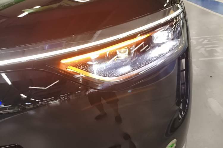 Used Hima AITO M8 2025 Extended-Range Ultra Version 53.4 kWh 6-Seater Edition Left Front Headlight