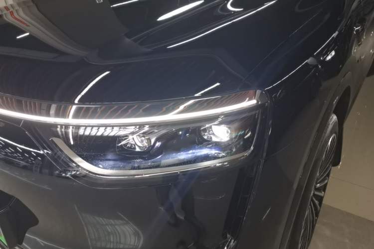 Used Hima AITO M8 2025 Model Pure Electric Max+ Six-Seater Long-Range (896-line LiDAR) Left Front Headlight