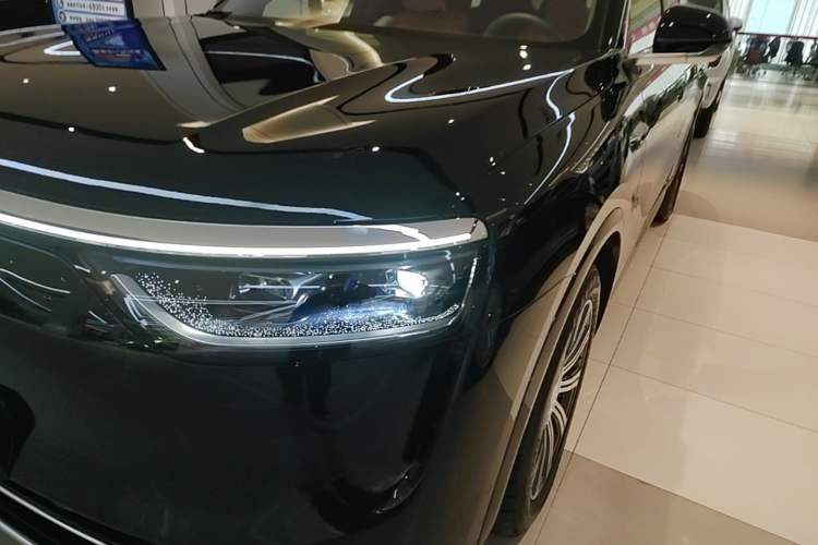 Used Hima AITO M8 2025 Extended-Range Max Version 37 kWh 6-Seater Left Front Headlight