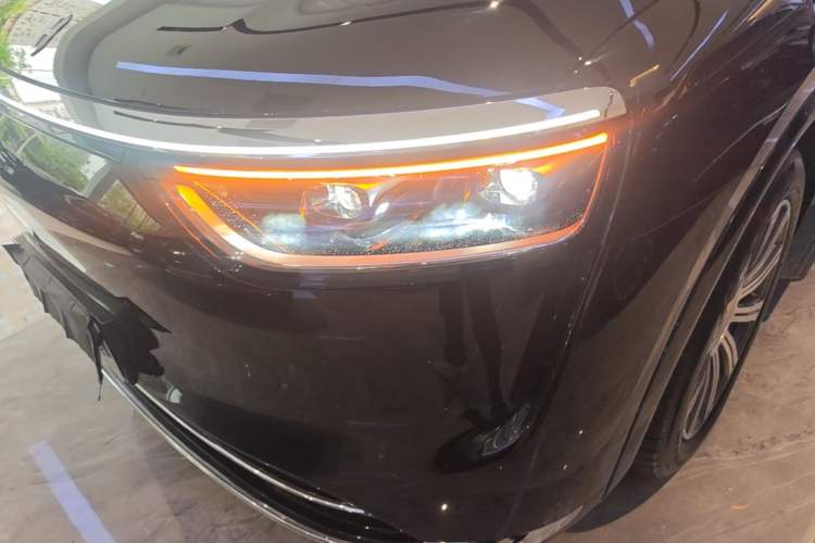 Used Hima AITO M8 2025 Extended-Range Max+ Version 53.4 kWh 6-Seater Edition Left Front Headlight