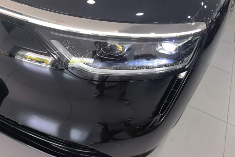 Used Hima AITO M8 2025 Extended-Range Ultra Version 53.4 kWh 5-Seater Edition Left Front Headlight