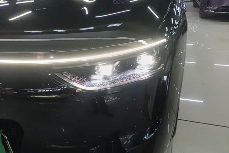 Used Hima AITO M8 2025 Extended-Range Max+ Version 53.4 kWh 5-Seater Edition Left Front Headlight