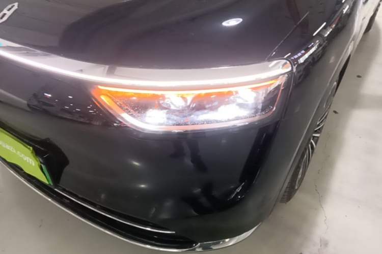 Used Hima AITO M8 2025 Extended-Range Max+ Version 53.4 kWh 5-Seater Edition Left Front Headlight