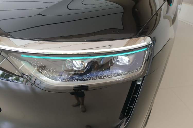 Used Hima AITO M8 2025 Model Pure Electric Max+ Five-Seat Long-Range Version Left Front Headlight