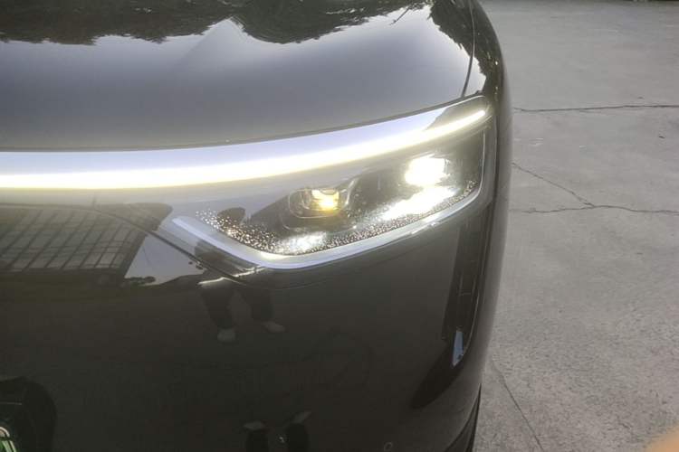 Used Hima AITO M8 2025 Extended-Range Ultra Version 53.4 kWh 6-Seater Edition Left Front Headlight