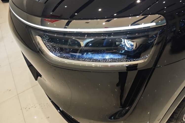 Used Hima AITO M8 2025 Extended-Range Ultra Version 53.4 kWh 6-Seater Edition Left Front Headlight