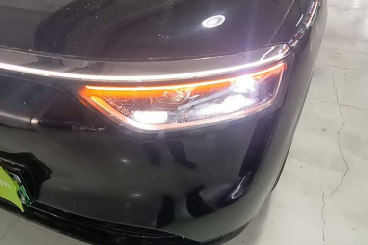Used Hima AITO M8 2025 Extended-Range Ultra Version 53.4 kWh 5-Seater Edition Left Front Headlight