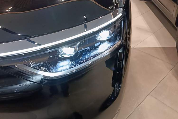 Used Hima AITO M8 2025 Extended-Range Max+ Version 53.4 kWh 5-Seater Edition Left Front Headlight