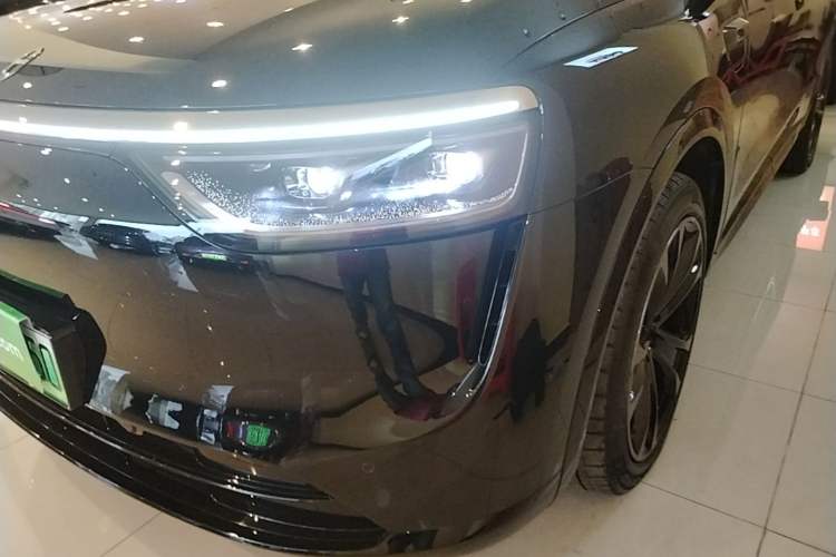 Used Hima AITO M8 2025 Extended-Range Max+ Version 53.4 kWh 6-Seater Edition Left Front Headlight