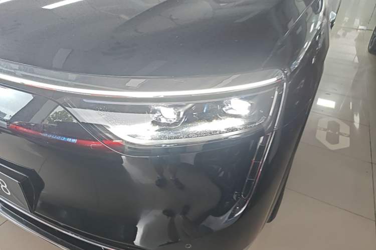 Used Hima AITO M8 2025 Extended-Range Max Version 37 kWh 5-Seater Left Front Headlight