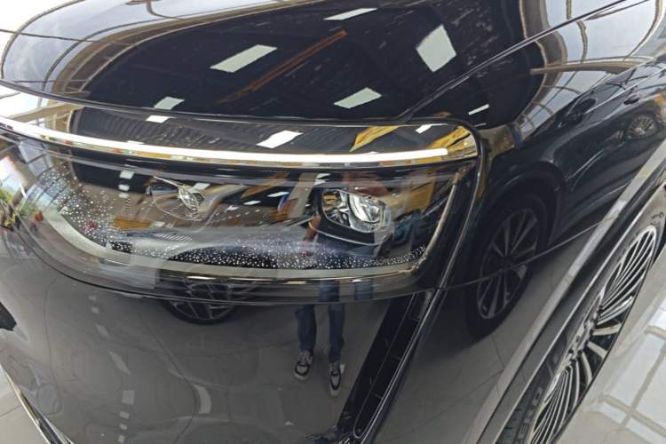 Used Hima AITO M8 2025 Extended-Range Max+ Version 53.4 kWh 6-Seater Edition Left Front Headlight