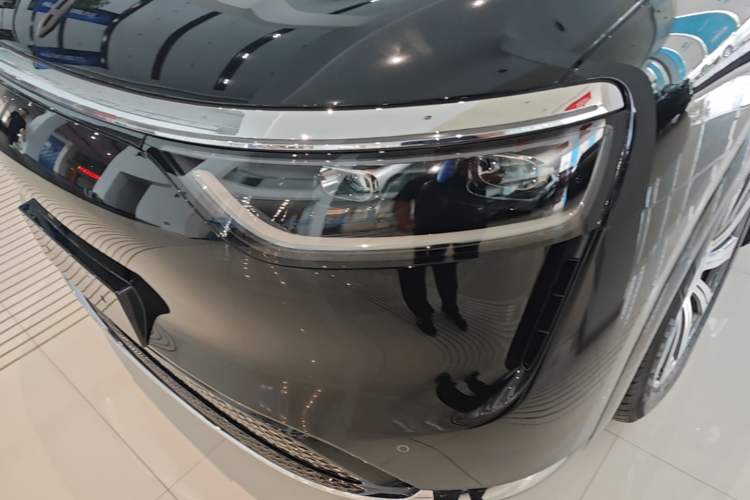 Used Hima AITO M8 2025 Model Pure Electric Ultra Six-Seat Four-Wheel-Drive Version Left Front Headlight