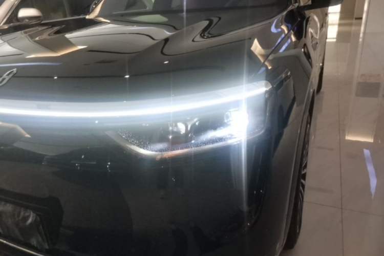 Used Hima AITO M8 2025 Extended-Range Ultra Version 53.4 kWh 6-Seater Edition Left Front Headlight