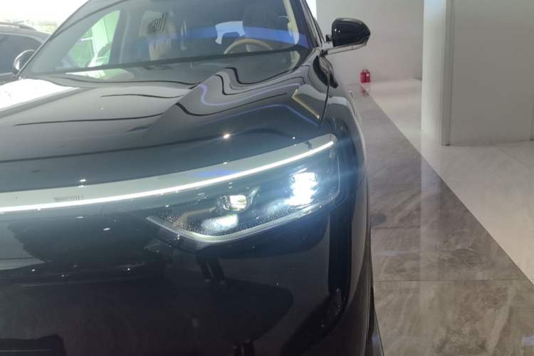 Used Hima AITO M8 2025 Extended-Range Ultra Version 53.4 kWh 6-Seater Edition Left Front Headlight