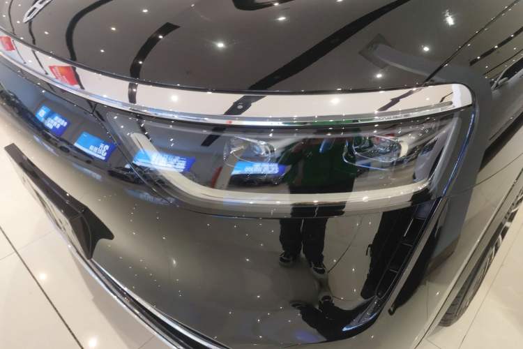 Used Hima AITO M8 2025 Extended-Range Max+ Version 53.4 kWh 6-Seater Edition Left Front Headlight