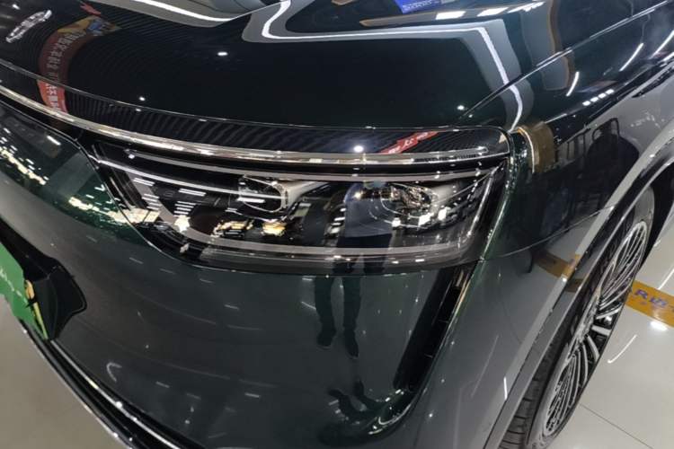 Used Hima AITO M8 2025 Extended-Range Ultra Version 53.4 kWh 6-Seater Edition Left Front Headlight