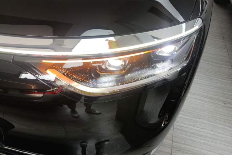 Used Hima AITO M8 2025 Extended-Range Max Version 37 kWh 6-Seater Left Front Headlight