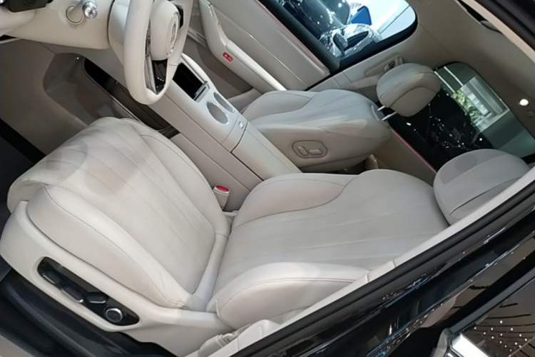 Used Hima AITO M8 2025 Model Pure Electric Max+ Six-Seat Four-Wheel-Drive Version Left Front Seat