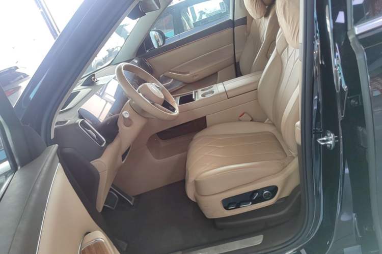 Used Hima AITO M8 2025 Extended-Range Ultra Version 53.4 kWh 6-Seater Edition Left Front Seat