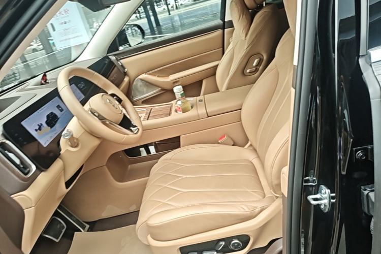 Used Hima AITO M8 2025 Extended-Range Ultra Version 53.4 kWh 6-Seater Edition Left Front Seat