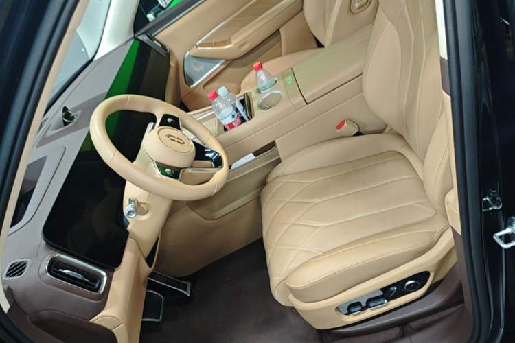 Used Hima AITO M8 2025 Extended-Range Ultra Version 53.4 kWh 6-Seater Edition Left Front Seat