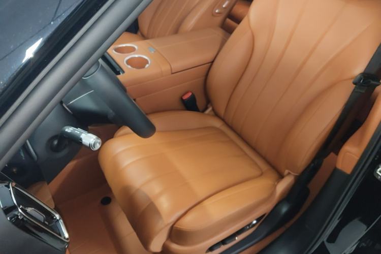 Used Hima AITO M8 2025 Extended-Range Max+ Version 53.4 kWh 5-Seater Edition Left Front Seat