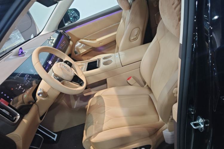 Used Hima AITO M8 2025 Model Range-Extended Max Version 53.4kWh Six-Seater (896-line LiDAR) Left Front Seat