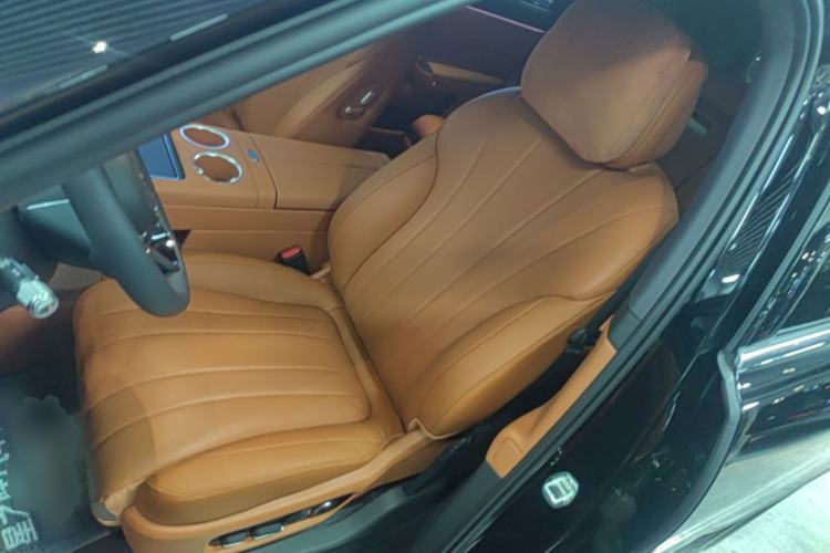 Used Hima AITO M8 2025 Extended-Range Max Version 37 kWh 5-Seater Left Front Seat