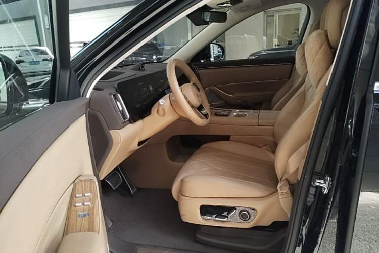 Used Hima AITO M8 2025 Extended-Range Ultra Version 53.4 kWh 6-Seater Edition Left Front Seat