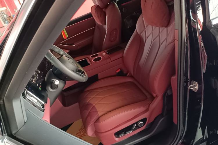 Used Hima AITO M8 2025 Extended-Range Max+ Version 53.4 kWh 6-Seater Edition Left Front Seat